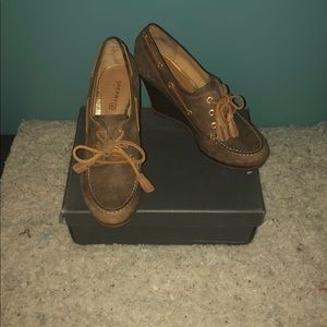 Sperry platform moccasins